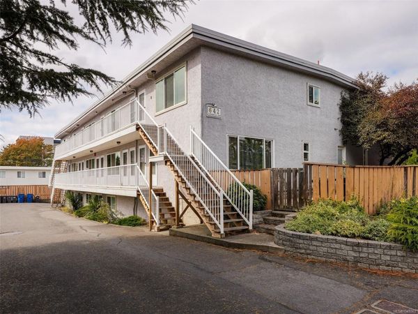 642 Admirals Rd, Unit #303, Esquimalt, BC V9A 2N7