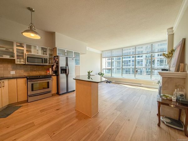 845 Yates St, Unit #303, Victoria, BC V8W 4A3