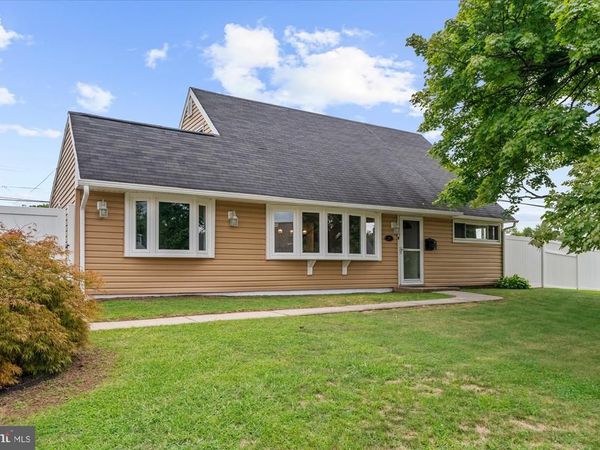 20 NEW POND LANE, LEVITTOWN, PA 19054