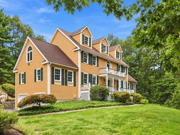 10 Hawk Ridge Rd, Andover, MA 01810