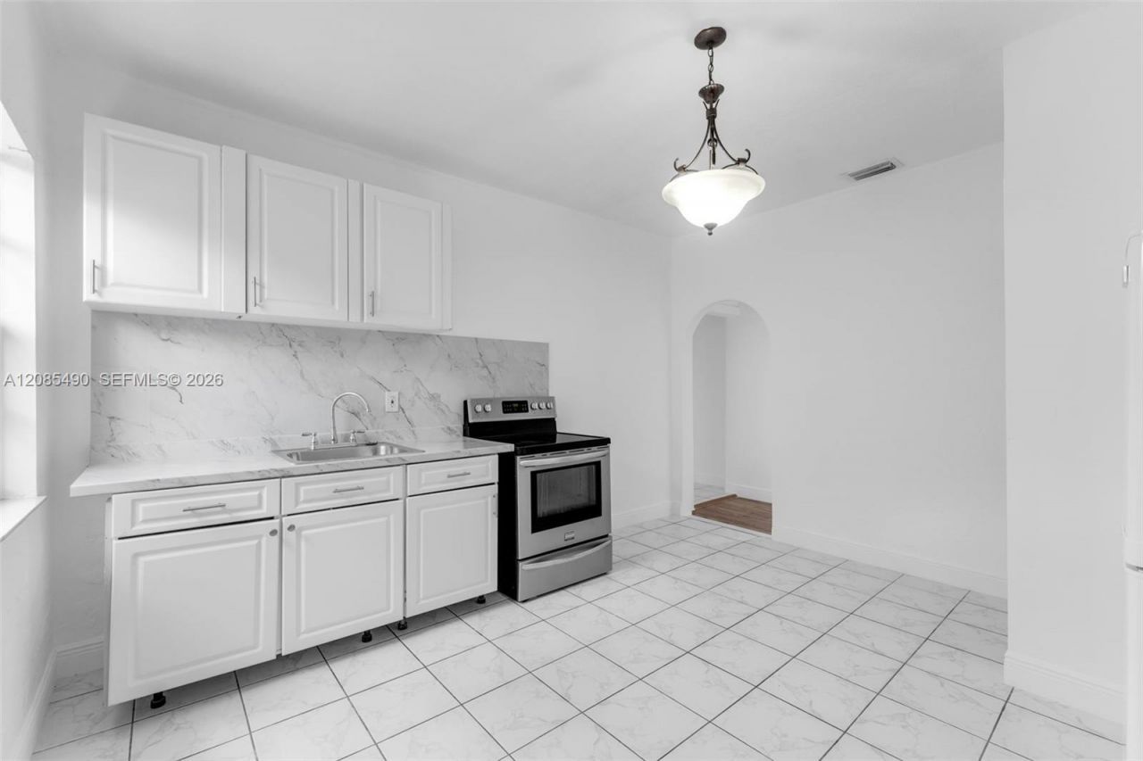 5629 SW 7th St, Miami, FL 33134 Photo