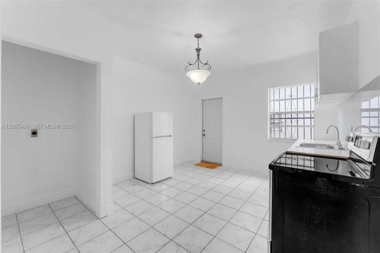 5629 SW 7th St, Miami, FL 33134 Photo
