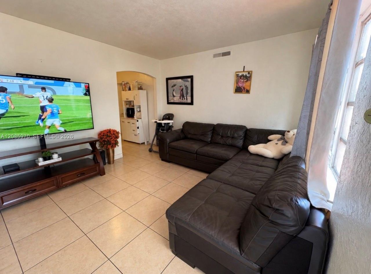 1010 E 8th Ct, Hialeah, FL 33010 Photo