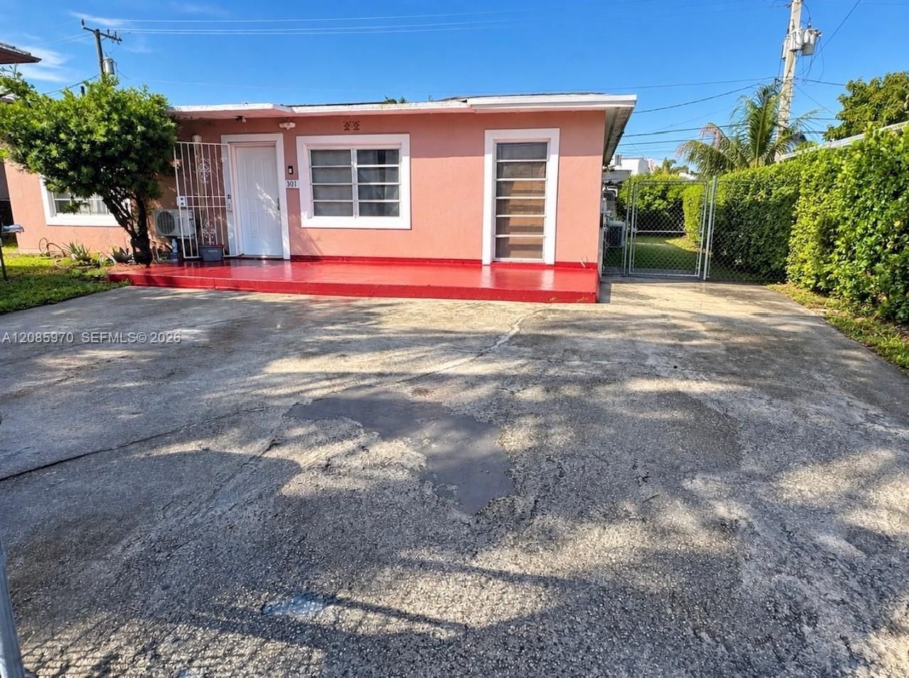 1010 E 8th Ct, Hialeah, FL 33010 Photo