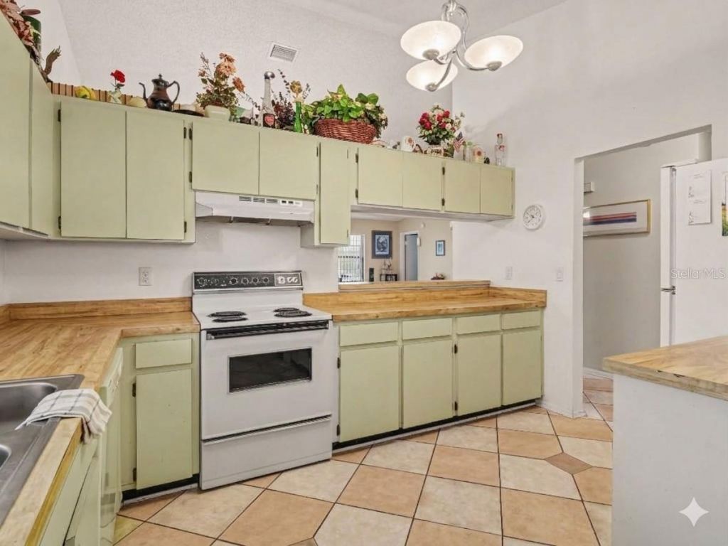 5031 Barrington Circle, Unit 601, Sarasota, FL 34234 Photo