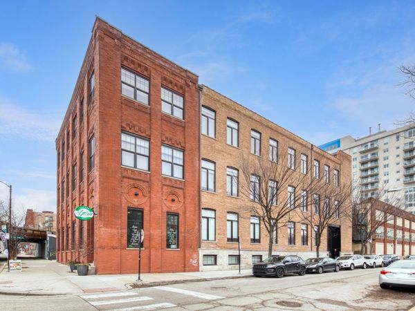 729 N Sangamon Street , Unit 303, Chicago, IL 60642