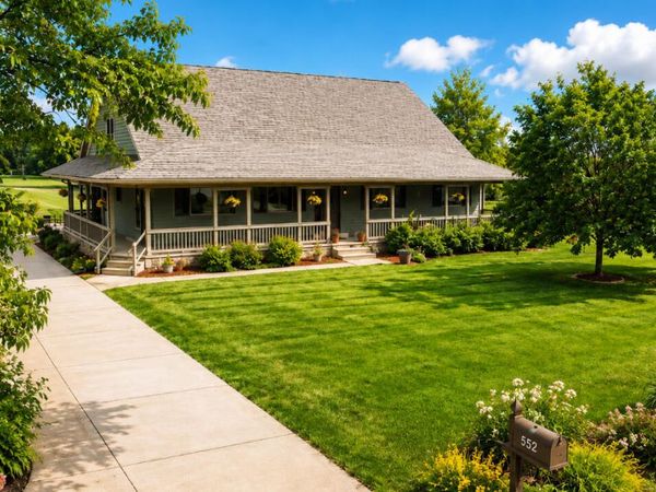552 Fleetwood Drive N , Valparaiso, IN 46385