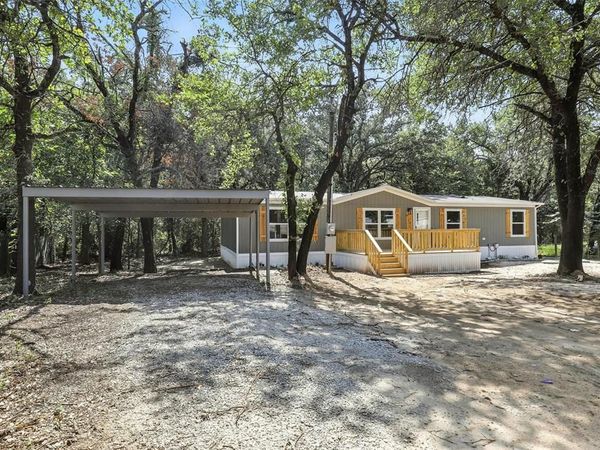131 Kelly Court, Azle, TX 76020