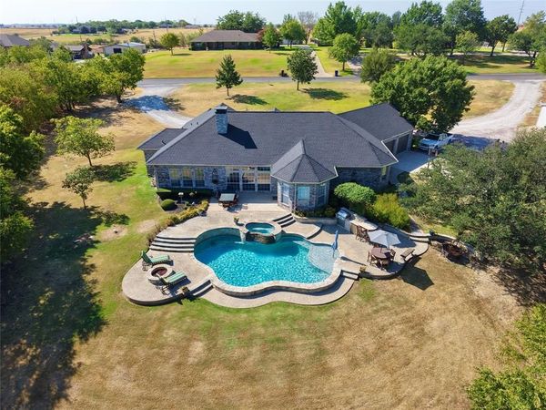 301 Hillside Drive, Muenster, TX 76252