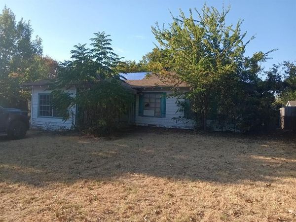 7931 Wes Hodges Road , Dallas, TX 75217