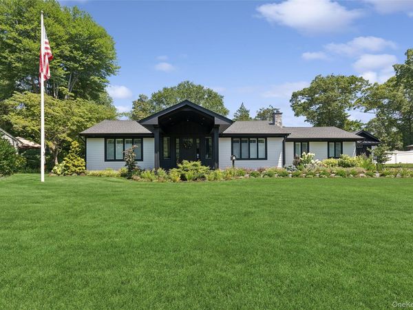 7 King Arthurs Court , Smithtown, NY 11780