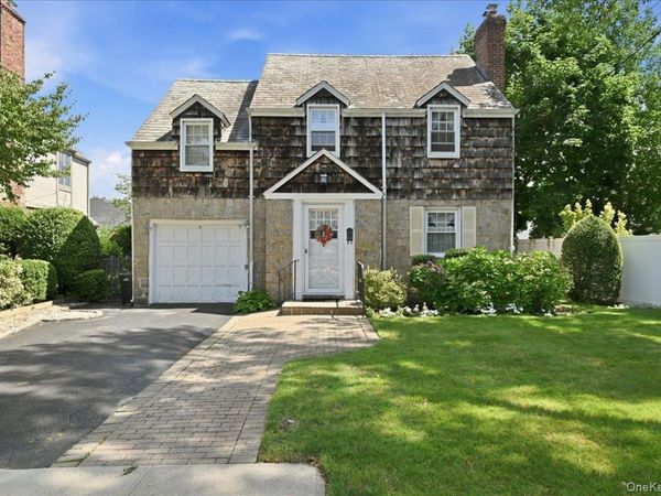 15 May Court , Rockville Centre, NY 11570
