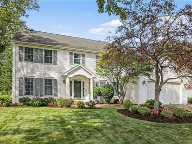 10 Anglewood Court , Fairport, NY 14450