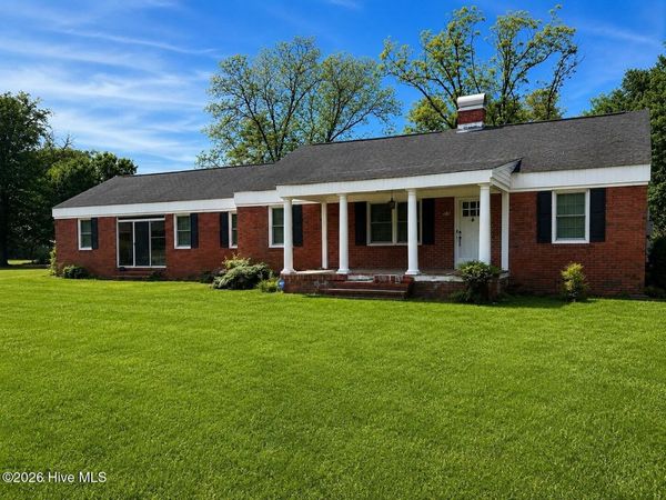 902 Park Avenue, Fairmont, NC 28340