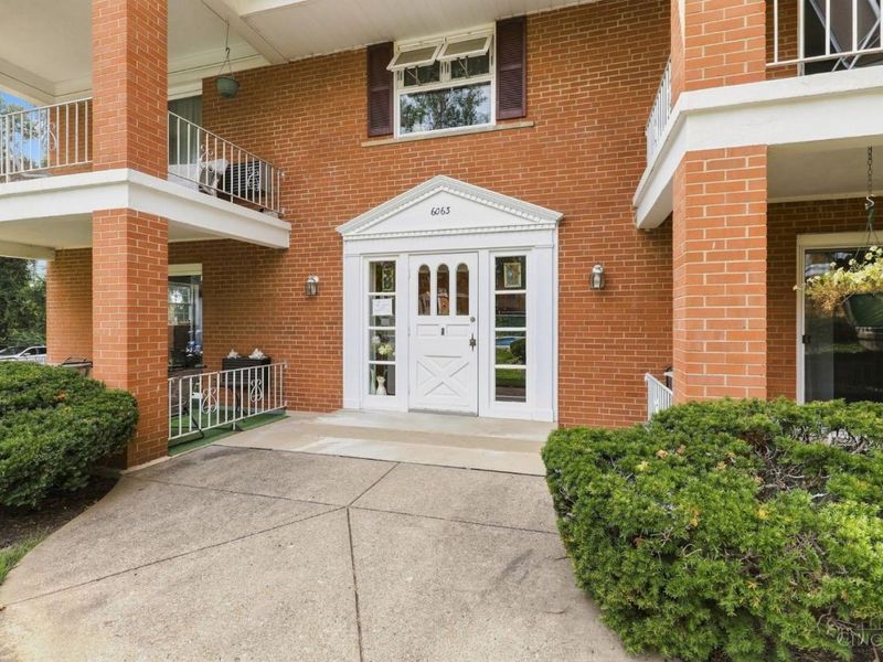 6063 Woodford Court, Cincinnati, OH 45213 Photo 2