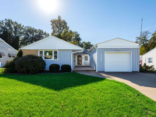 2520 30th Ave Court, Moline, IL 61265