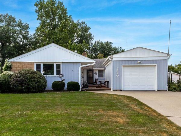2520 30th Ave Court , Moline, IL 61265