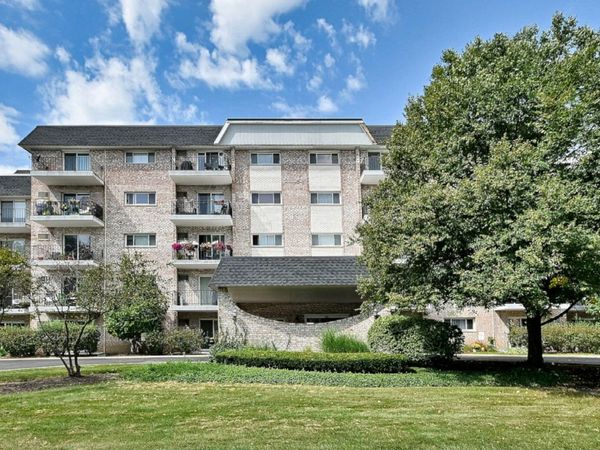 1000 S Lorraine Road , Unit 212, Wheaton, IL 60189