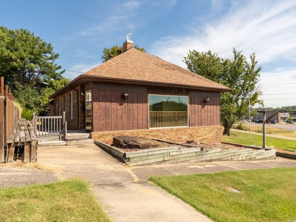 330 North Street , Murphysboro, IL 62966