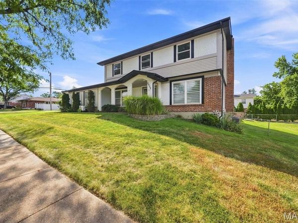 2902 Flameglow Drive, St Louis, MO 63129