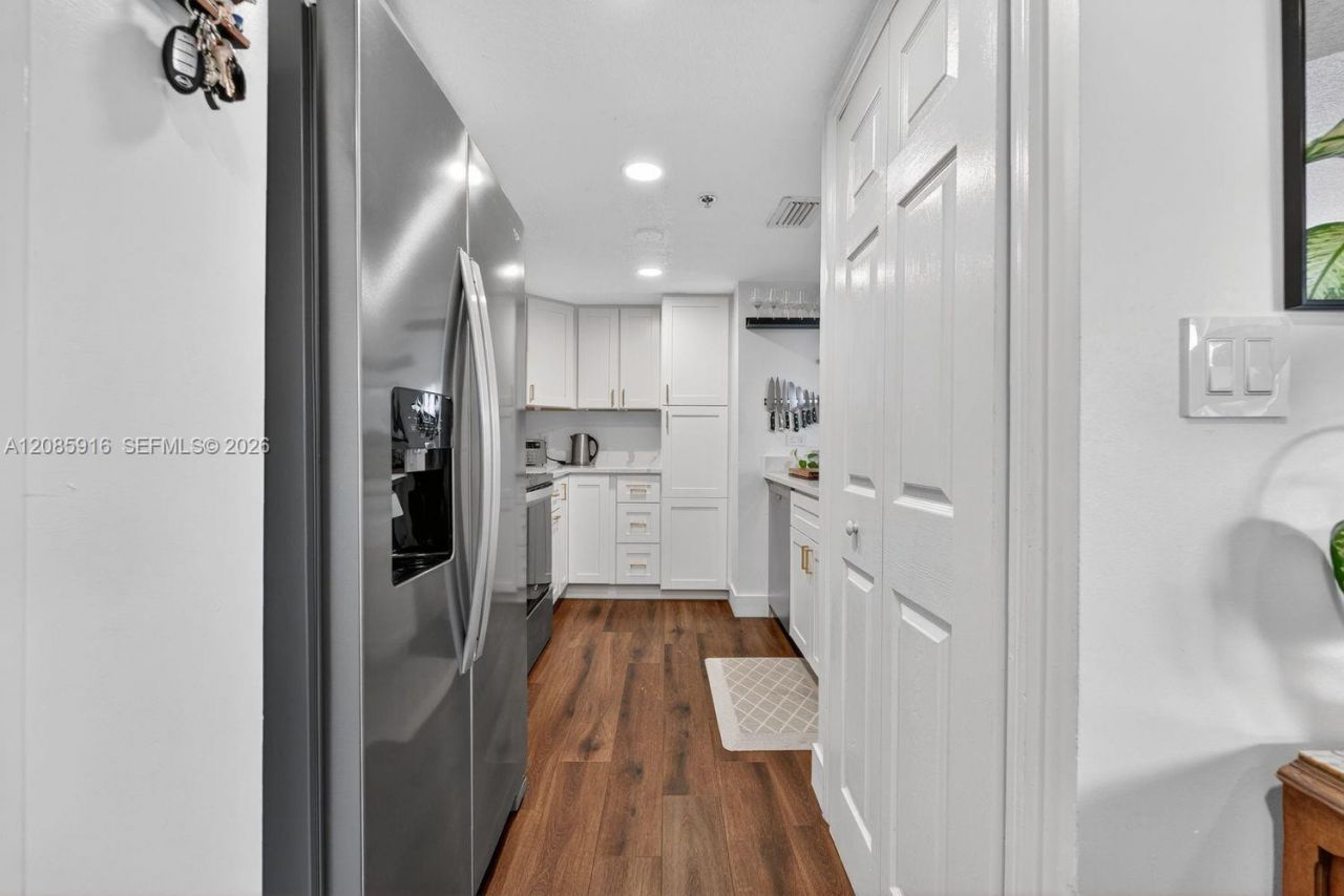 1650 Coral Way, Unit 607, Miami, FL 33145 Photo