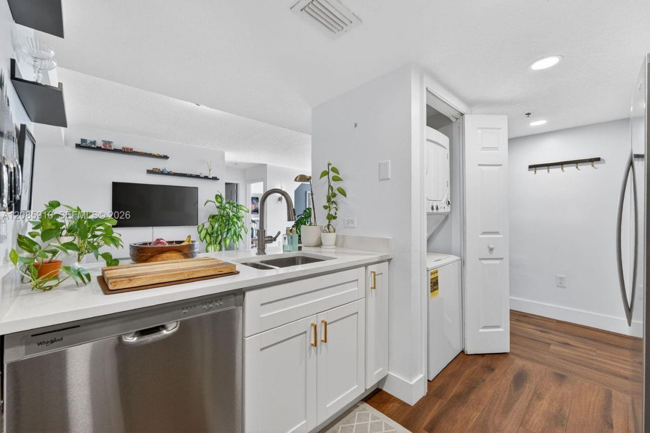 1650 Coral Way, Unit 607, Miami, FL 33145 Photo