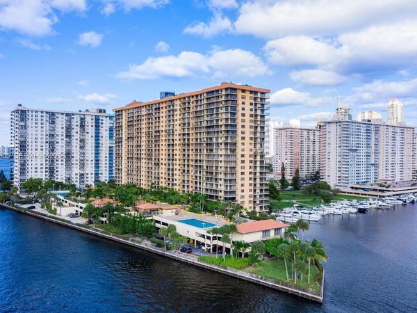 290 174th St , Unit 2104, Sunny Isles Beach, FL 33160