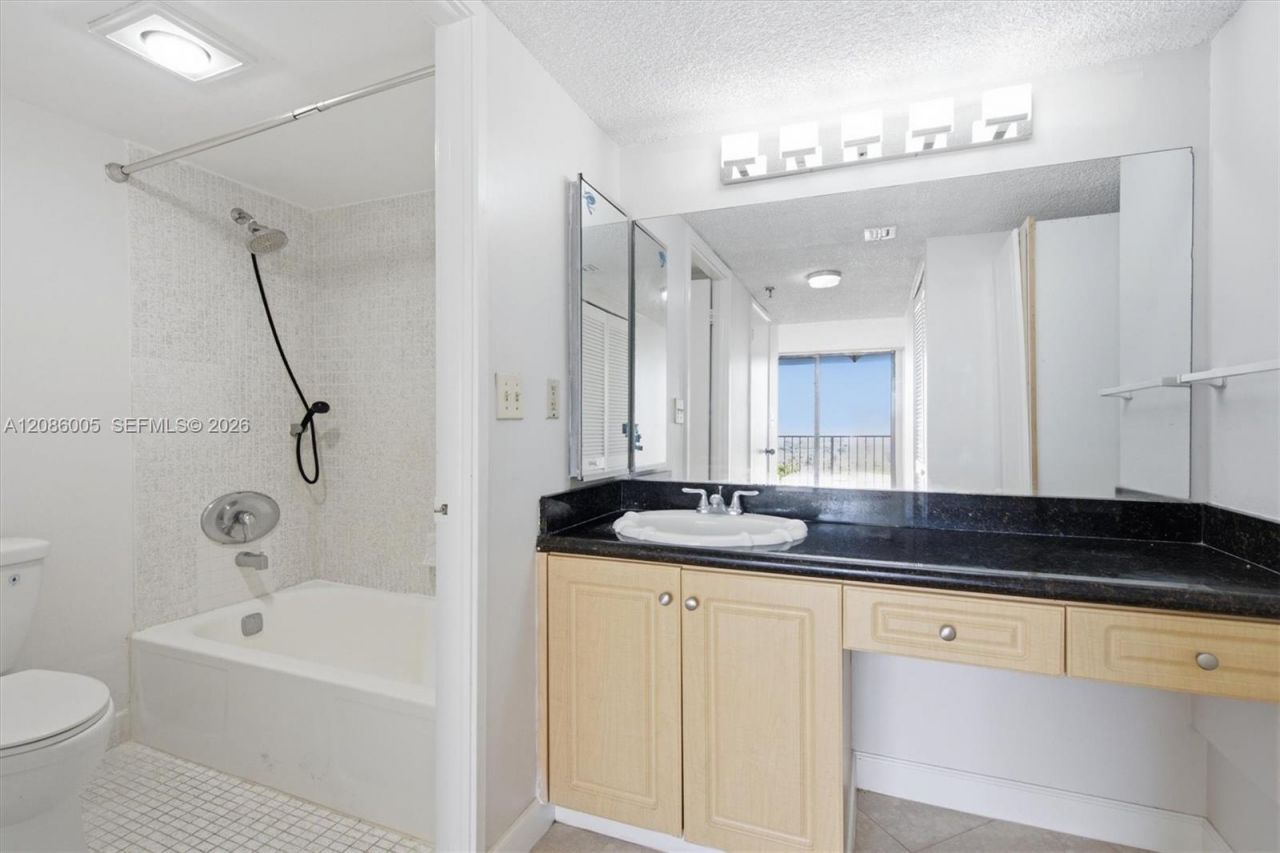 290 174th St, Unit 2104, Sunny Isles Beach, FL 33160 Photo
