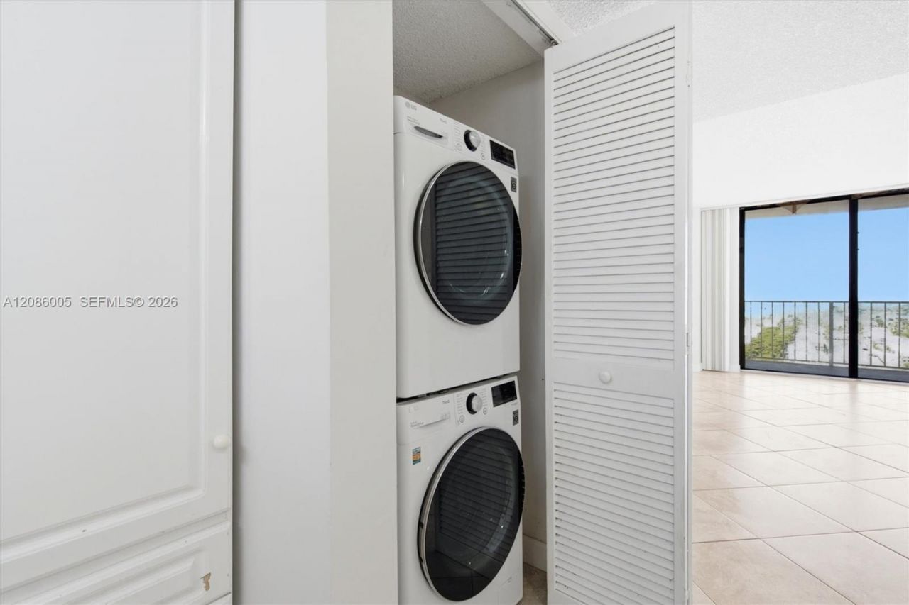 290 174th St, Unit 2104, Sunny Isles Beach, FL 33160 Photo