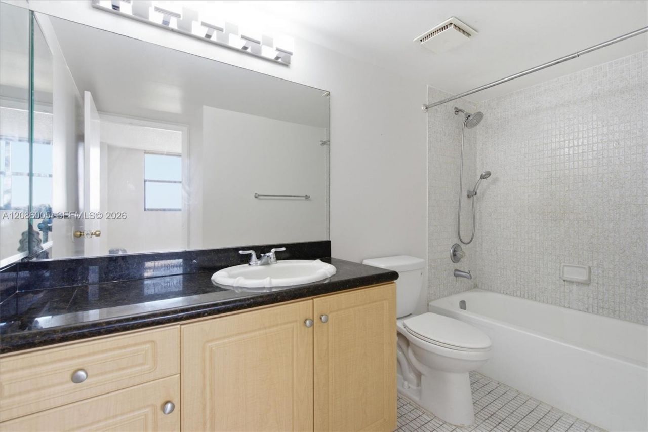 290 174th St, Unit 2104, Sunny Isles Beach, FL 33160 Photo