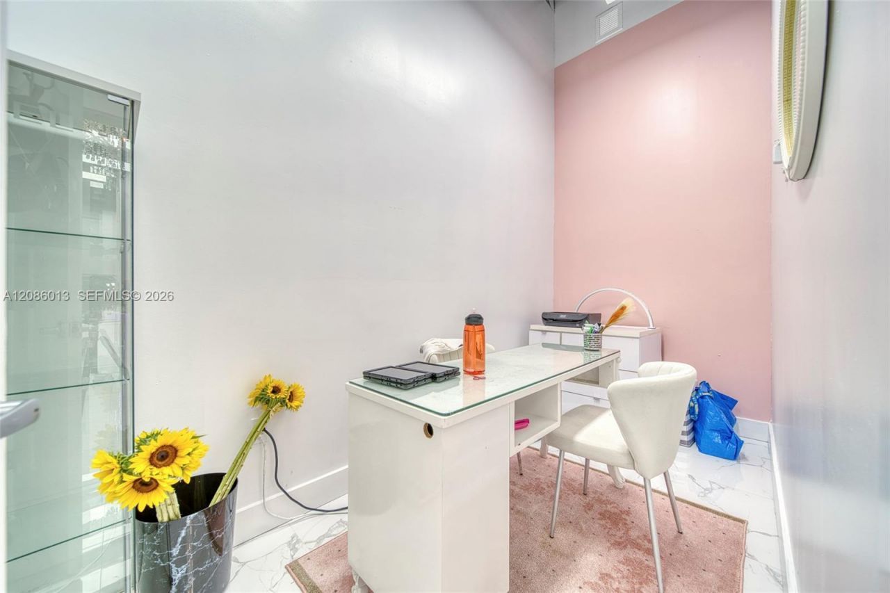 Full-service Beauty Salon For Sale In Pinecrest, Miami, FL 33156 Photo