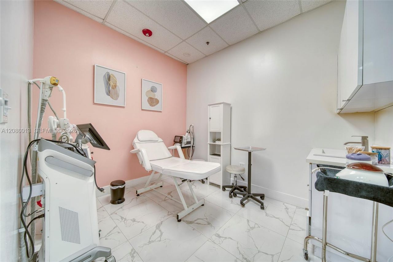 Full-service Beauty Salon For Sale In Pinecrest, Miami, FL 33156 Photo