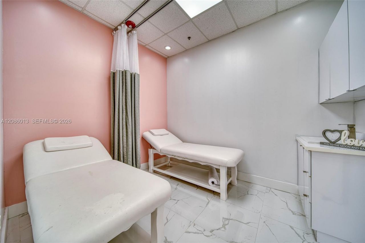Full-service Beauty Salon For Sale In Pinecrest, Miami, FL 33156 Photo