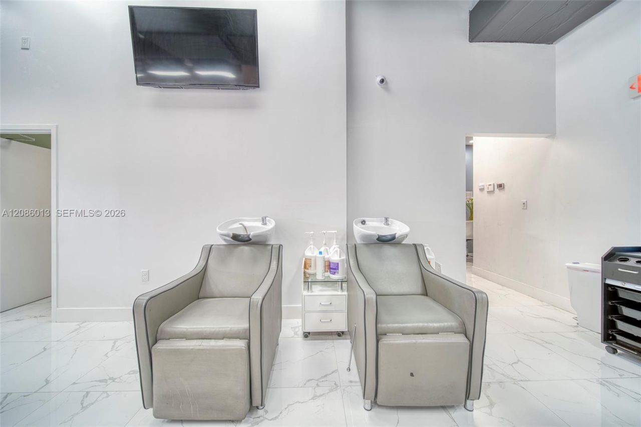 Full-service Beauty Salon For Sale In Pinecrest, Miami, FL 33156 Photo