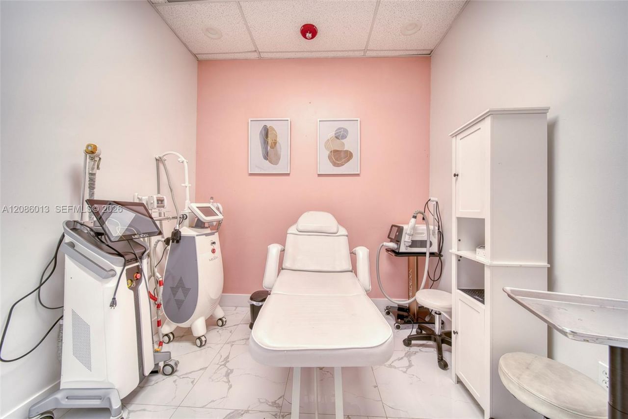 Full-service Beauty Salon For Sale In Pinecrest, Miami, FL 33156 Photo