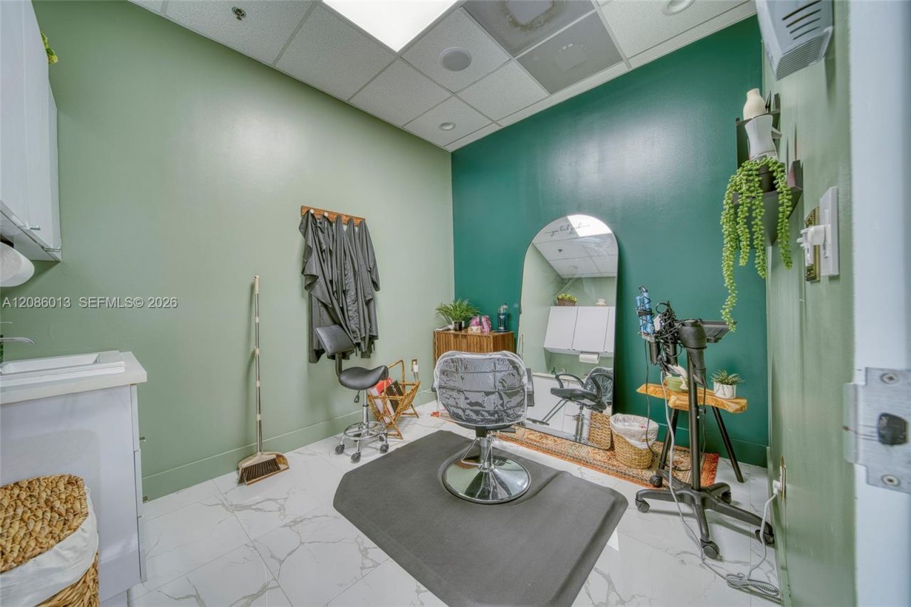 Full-service Beauty Salon For Sale In Pinecrest, Miami, FL 33156 Photo