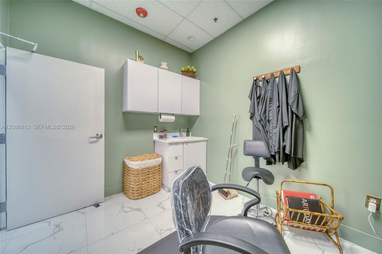 Full-service Beauty Salon For Sale In Pinecrest, Miami, FL 33156 Photo