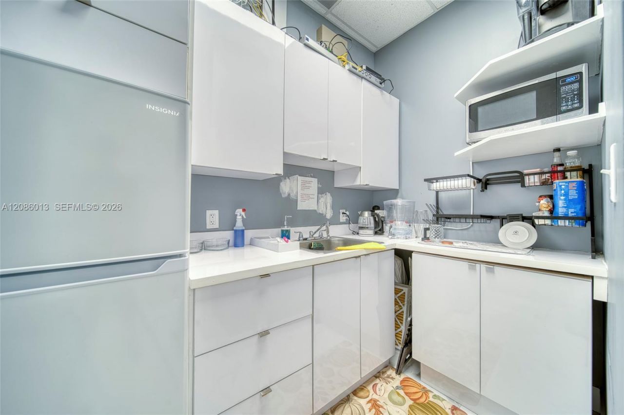 Full-service Beauty Salon For Sale In Pinecrest, Miami, FL 33156 Photo