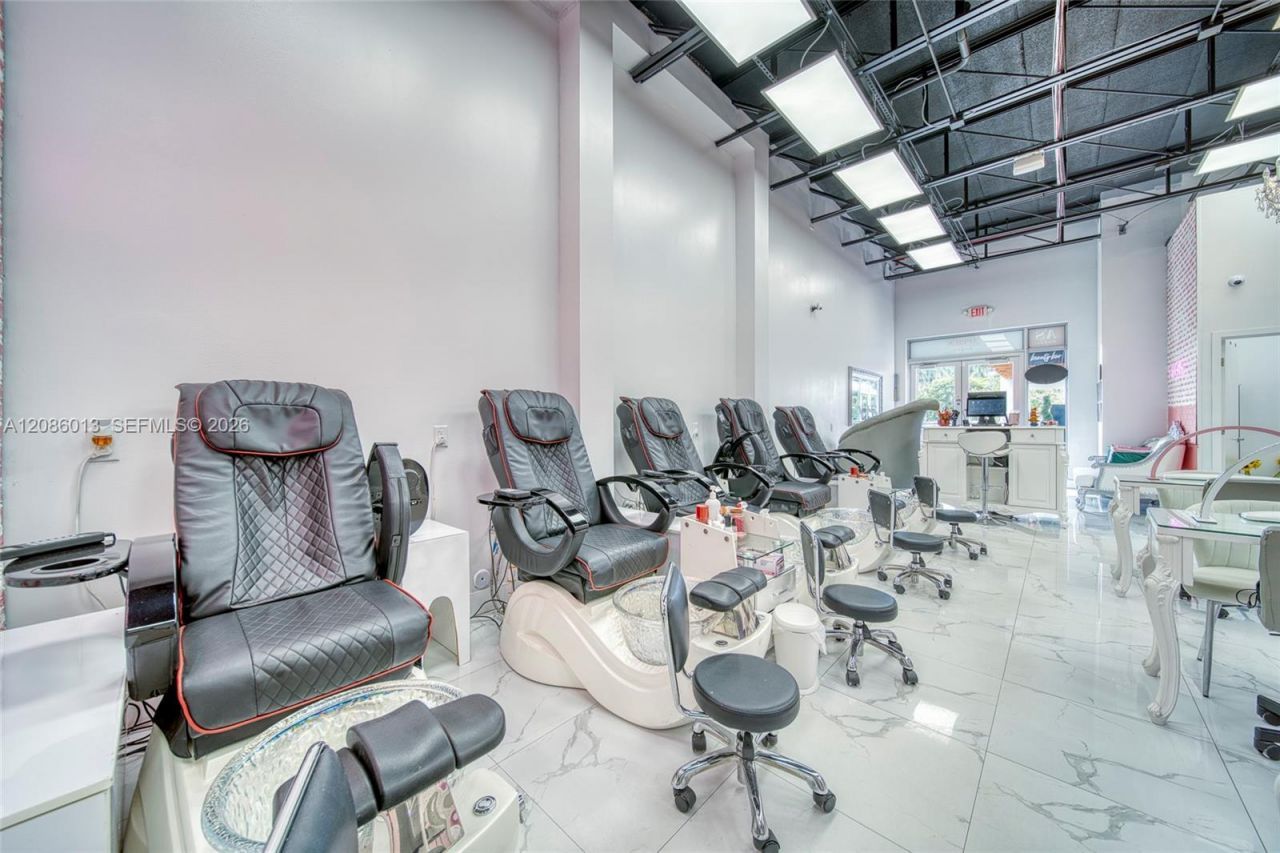 Full-service Beauty Salon For Sale In Pinecrest, Miami, FL 33156 Photo