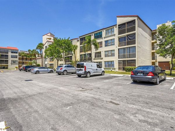 2304 S CYPRESS BEND Drive, Unit 512, Pompano Beach, FL 33069