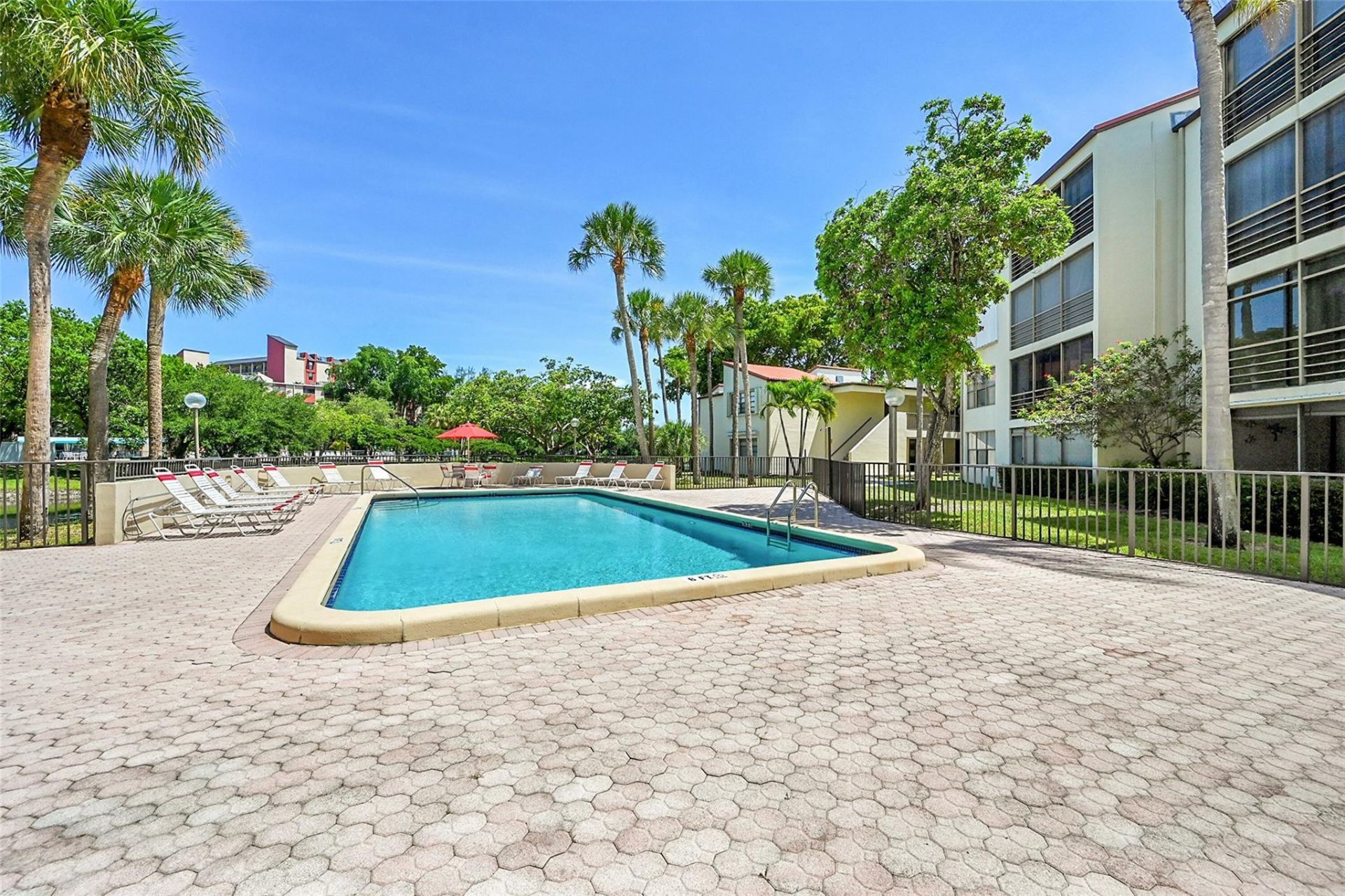 2304 S Cypress Bend Drive, Unit 512, Pompano Beach, FL 33069 Photo