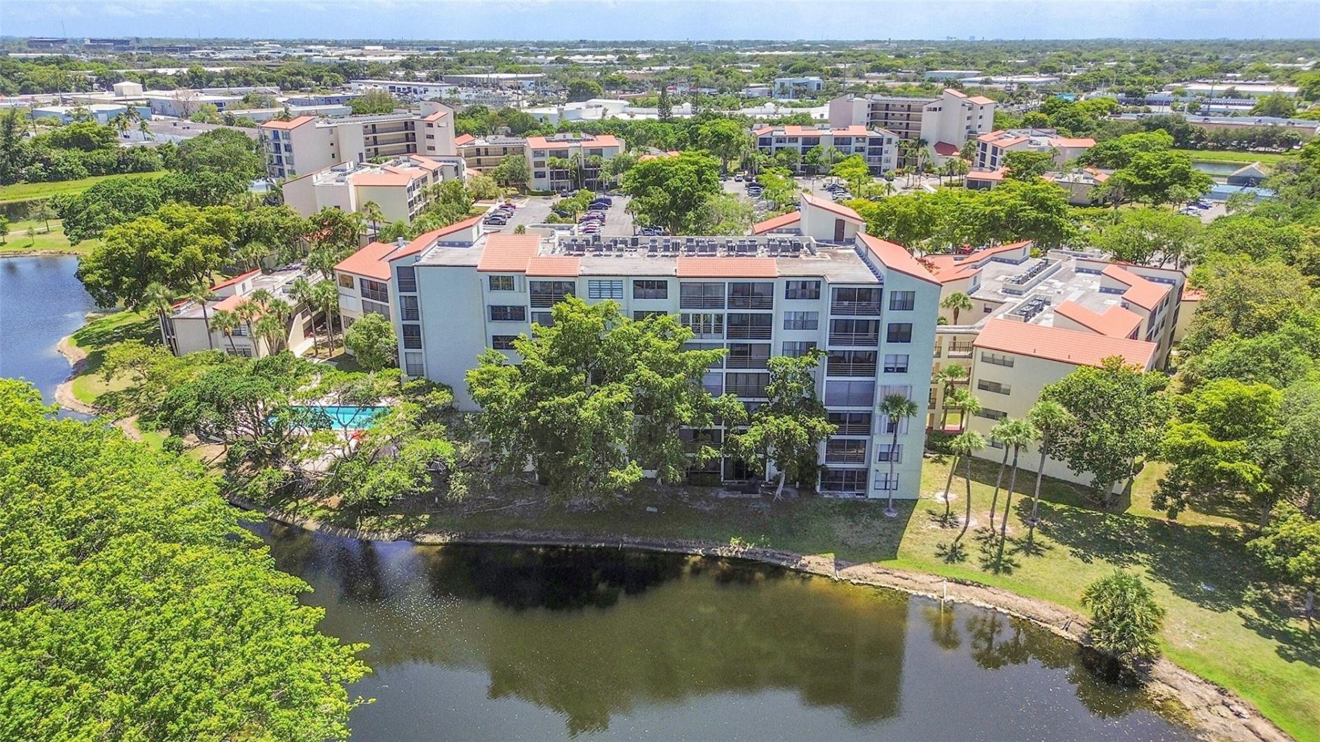 2304 S Cypress Bend Drive, Unit 512, Pompano Beach, FL 33069 Photo