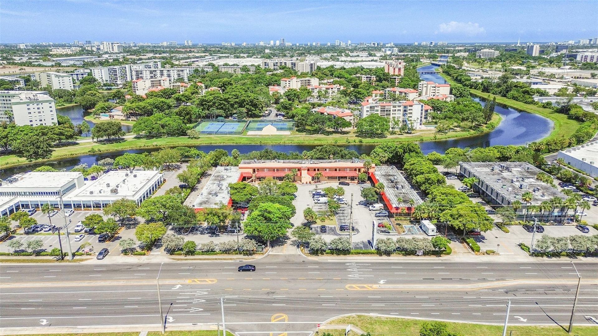 2304 S Cypress Bend Drive, Unit 512, Pompano Beach, FL 33069 Photo
