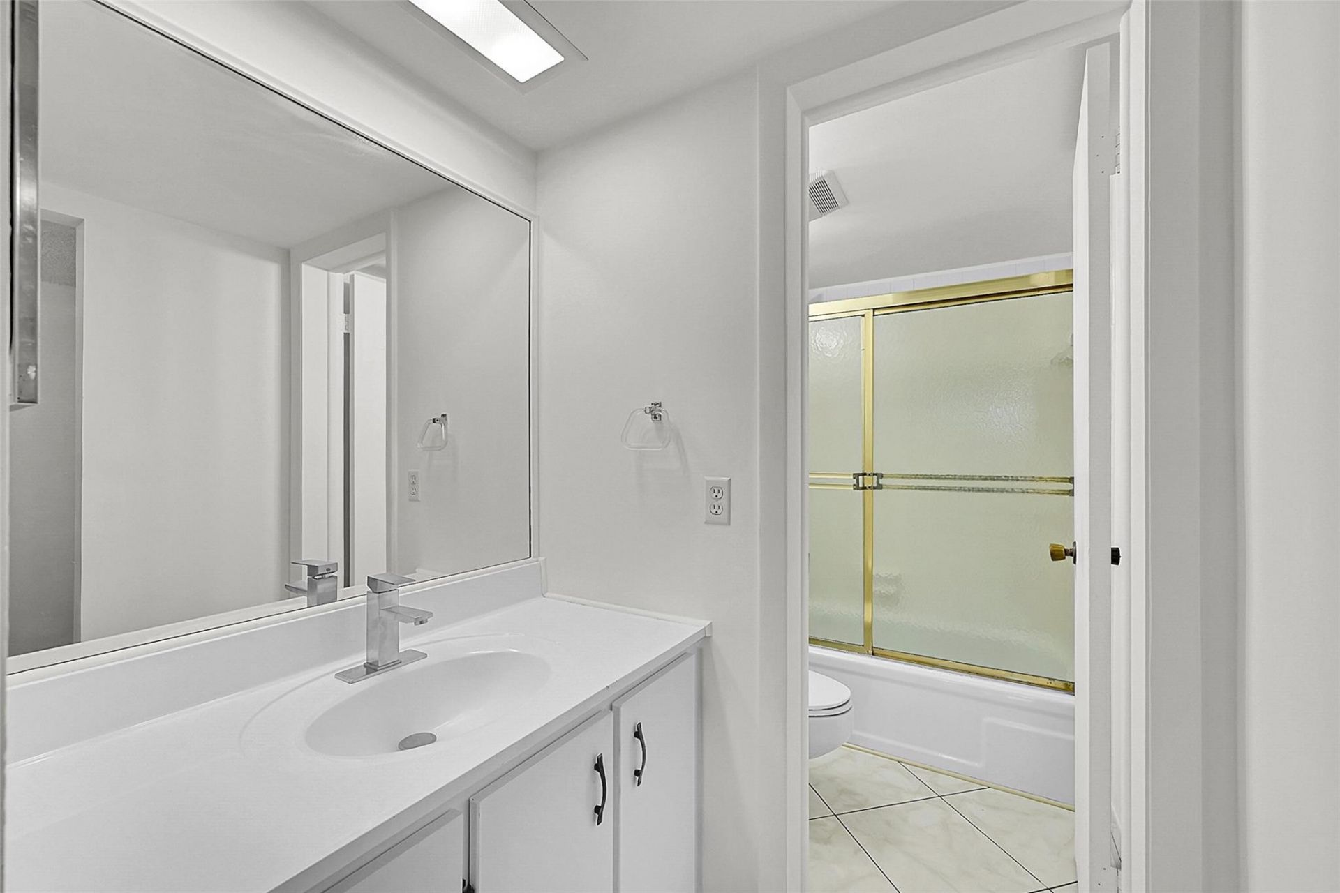2304 S Cypress Bend Drive, Unit 512, Pompano Beach, FL 33069 Photo