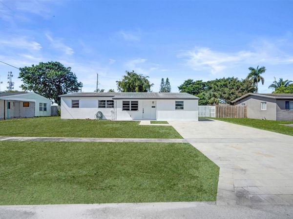 1437 SW 1ST Avenue, Deerfield Beach, FL 33441