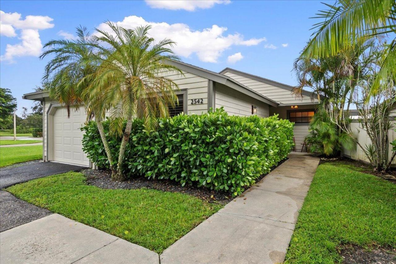 2542 Bedford Mews Drive, Wellington, FL 33414 Photo