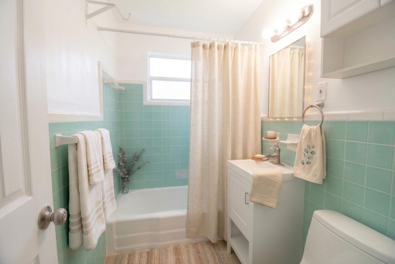 2032 Worthington Road, West Palm Beach, FL 33409 Photo