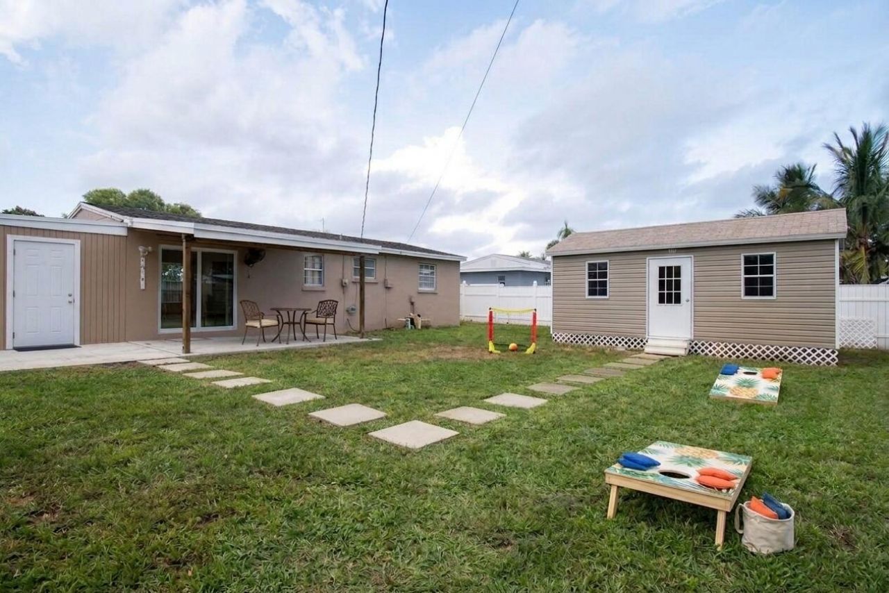 2032 Worthington Road, West Palm Beach, FL 33409 Photo