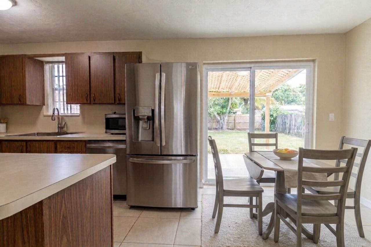 2032 Worthington Road, West Palm Beach, FL 33409 Photo