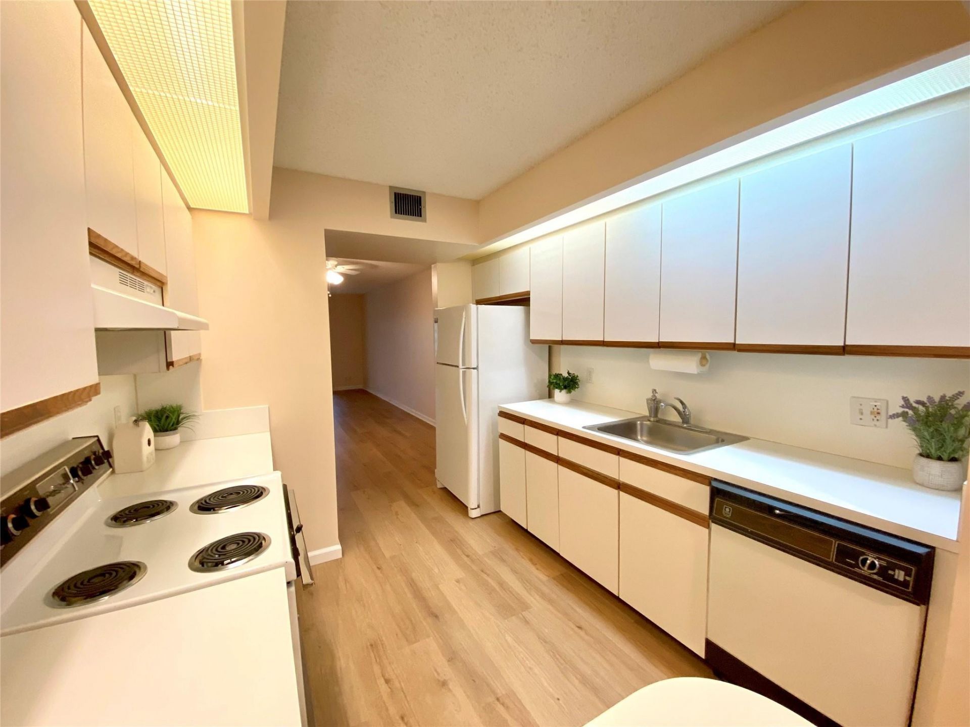1000 SW 128th Terrace, Unit 411V, Pembroke Pines, FL 33027 Photo